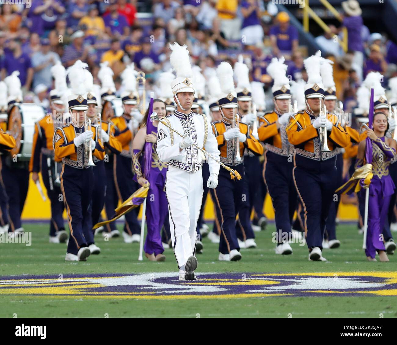 Baton Rouge, États-Unis. 24th septembre 2022. Le groupe de Marching de LSU Tigers arrive sur le terrain lors d'un match de football universitaire au Tiger Stadium de bâton Rouge, Louisiane, samedi, 24 septembre 2022. (Photo de Peter G. Forest/Sipa USA) crédit: SIPA USA/Alay Live News Banque D'Images