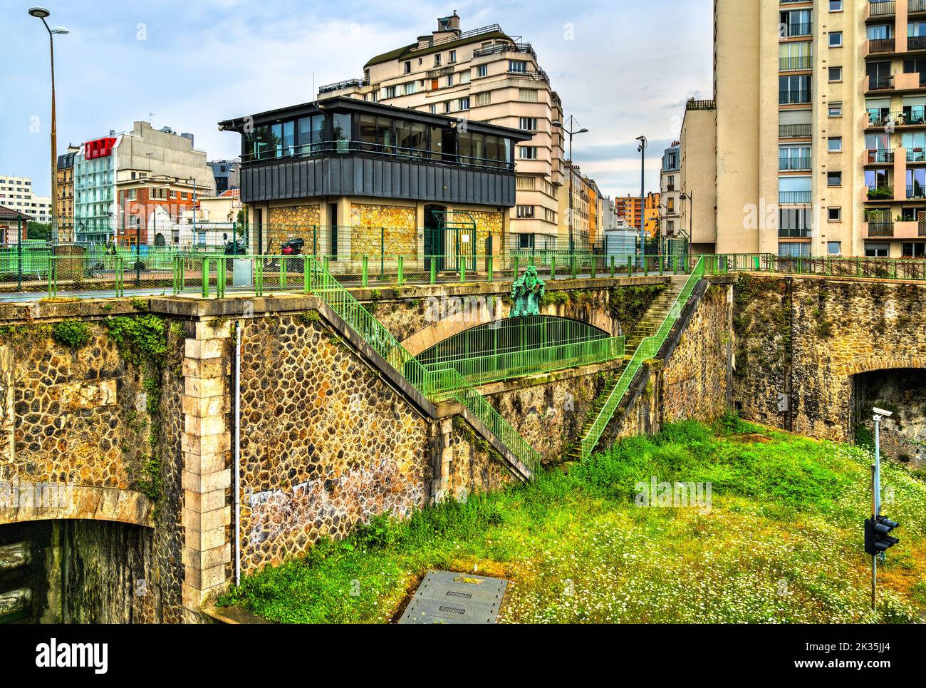 L'écluse du Pont de Flandre sur le Canal Saint-Denis à Paris, France Banque D'Images