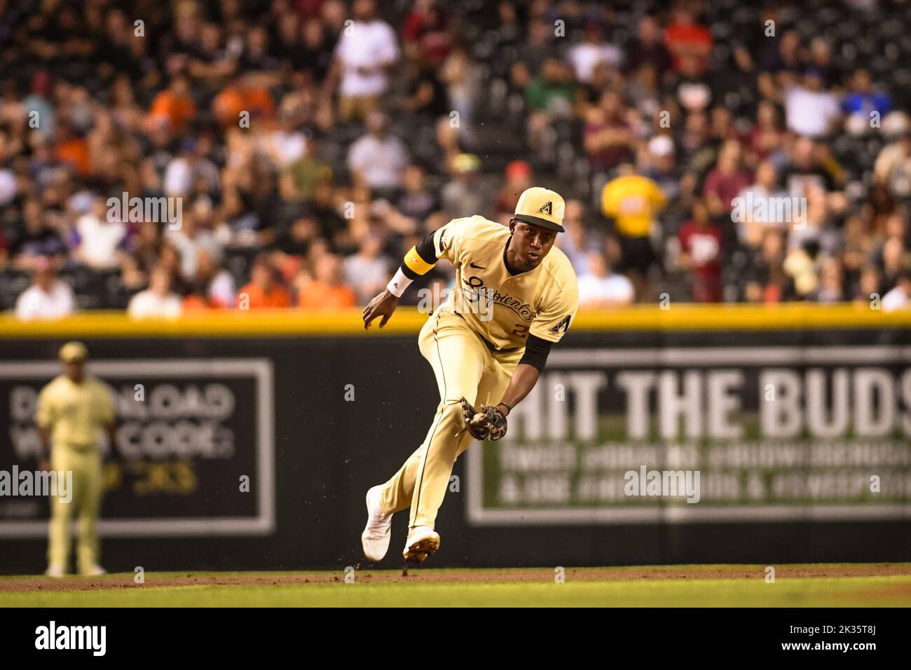 Arizona Diamondbacks shortstop Geraldo Perdomo (2) fait une balle au sol dans le deuxième repas d'un match de baseball MLB contre les Giants de San Francisco Banque D'Images