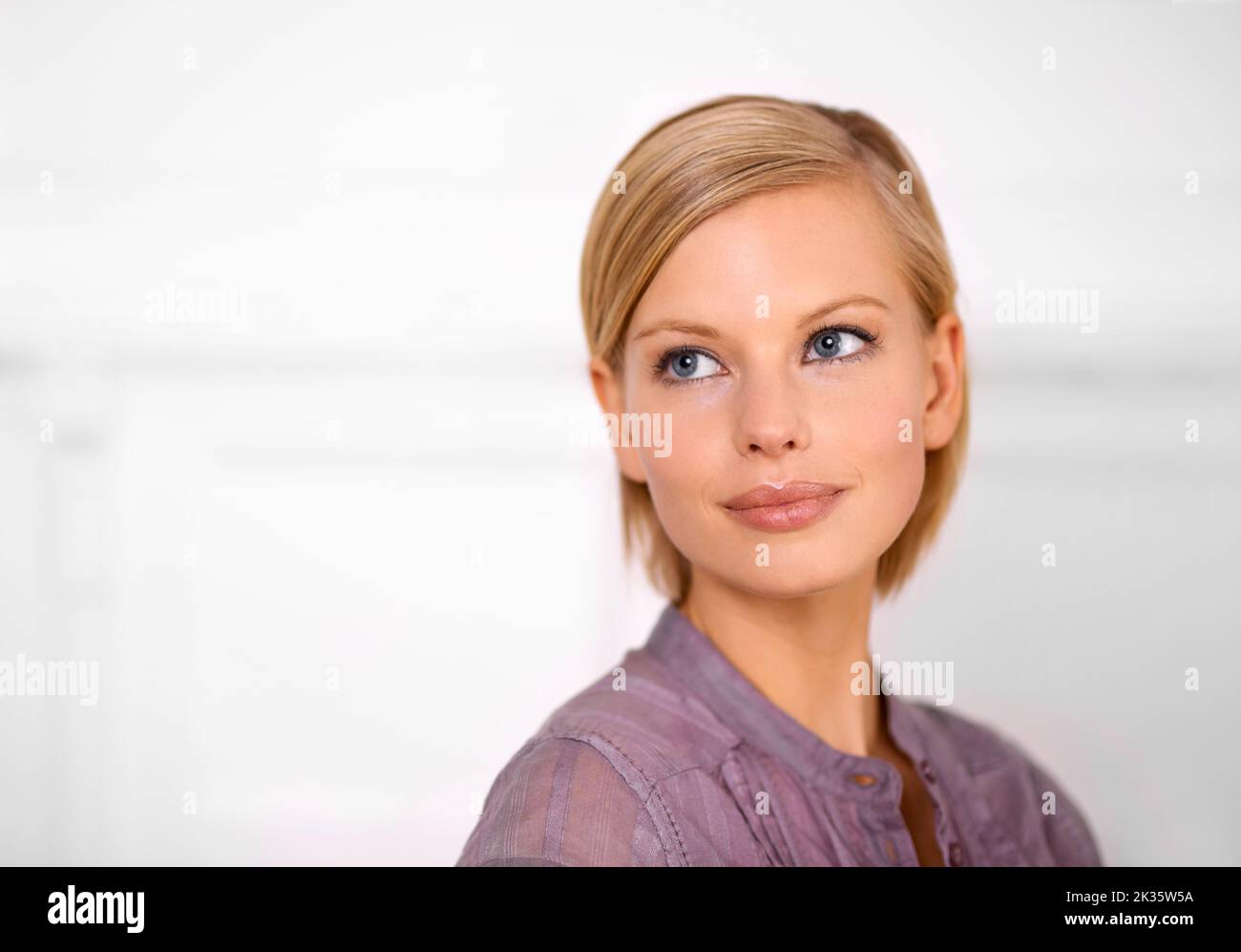 Planifier pour réussir. Gros plan d'une belle jeune femme habillée pour le bureau. Banque D'Images