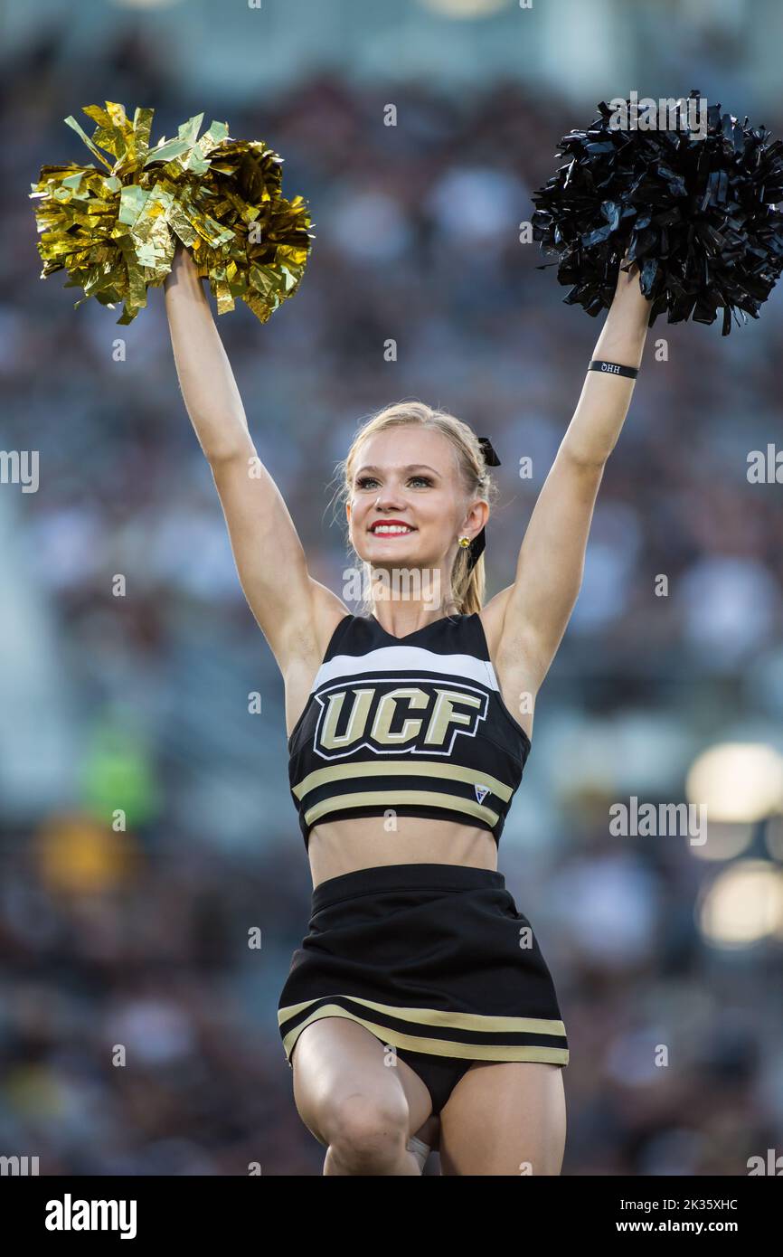 24 septembre 2022 : un gaieur des chevaliers de l'UCF applaudit pendant le match de football de la NCAA entre les Jackets jaunes de la technique de Géorgie et les chevaliers de l'Université du centre de la Floride au stade hypothécaire de la FBC Orlando, FL. Jonathan Huff/CSM. Banque D'Images