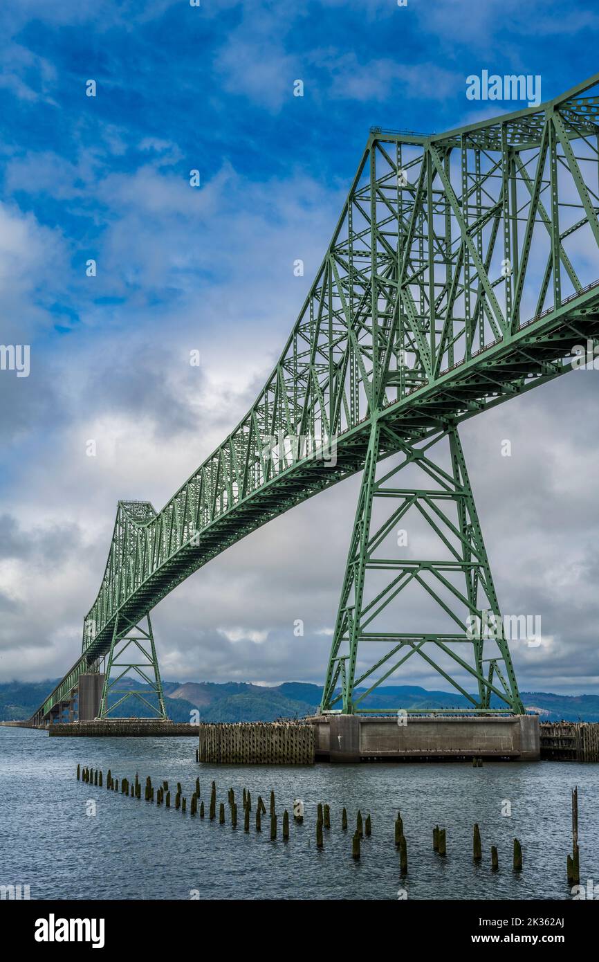 Pont Astoria–Megler enjambant le fleuve Columbia inférieur, Astoria, Oregon, États-Unis Banque D'Images