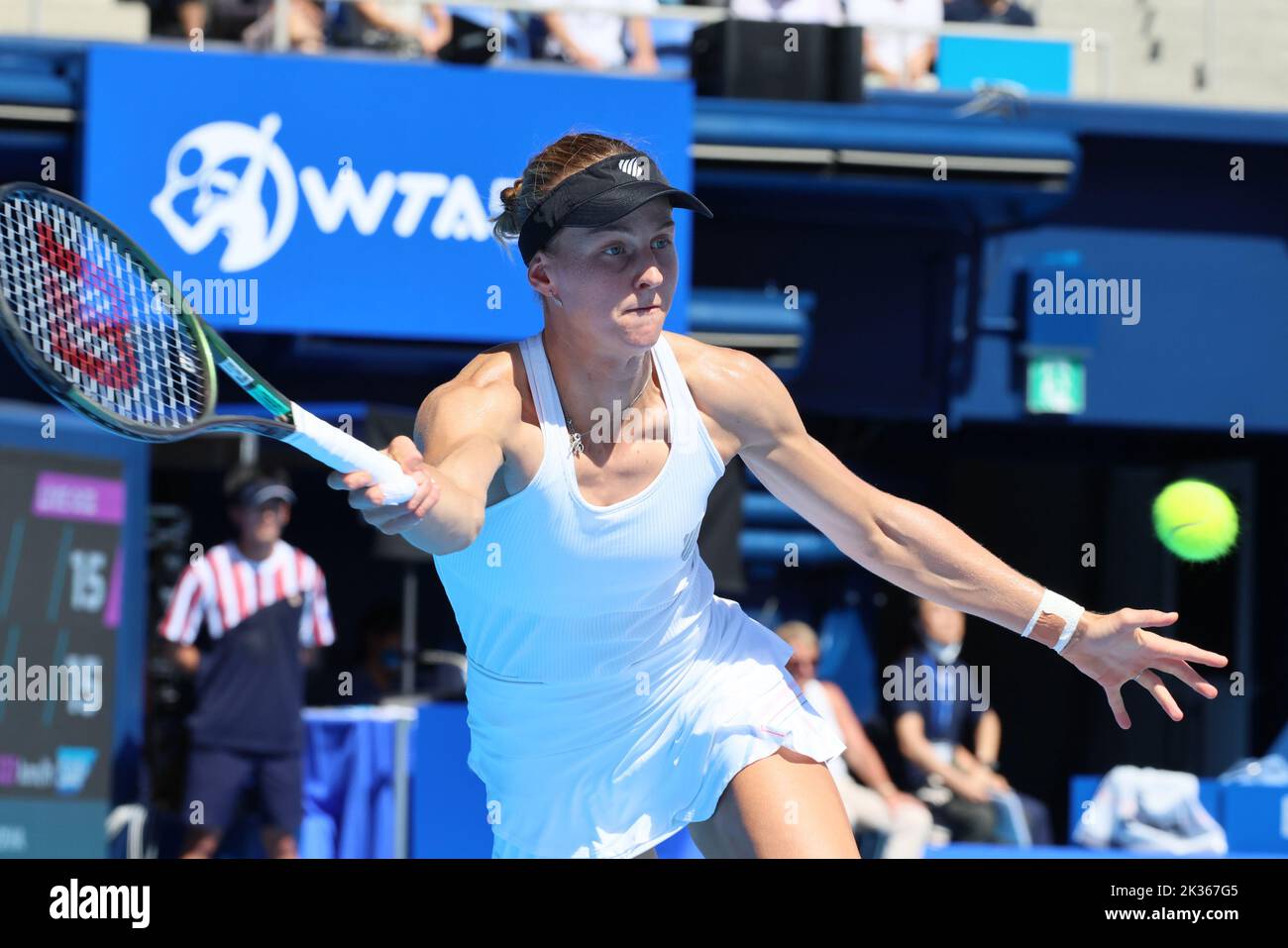 Tokyo, Japon. 25th septembre 2022. Liudmila Samsonova de Russie retourne le ballon contre le Zheng Qinwen de Chine à la finale des singles du tournoi de tennis ouvert de Toray Pan Pacific au Ariake Coliseum de Tokyo, dimanche, 25 septembre 2022. Samsonova a battu Zheng 7-5, 7-5 et a clicté le titre. Credit: Yoshio Tsunoda/AFLO/Alay Live News Banque D'Images