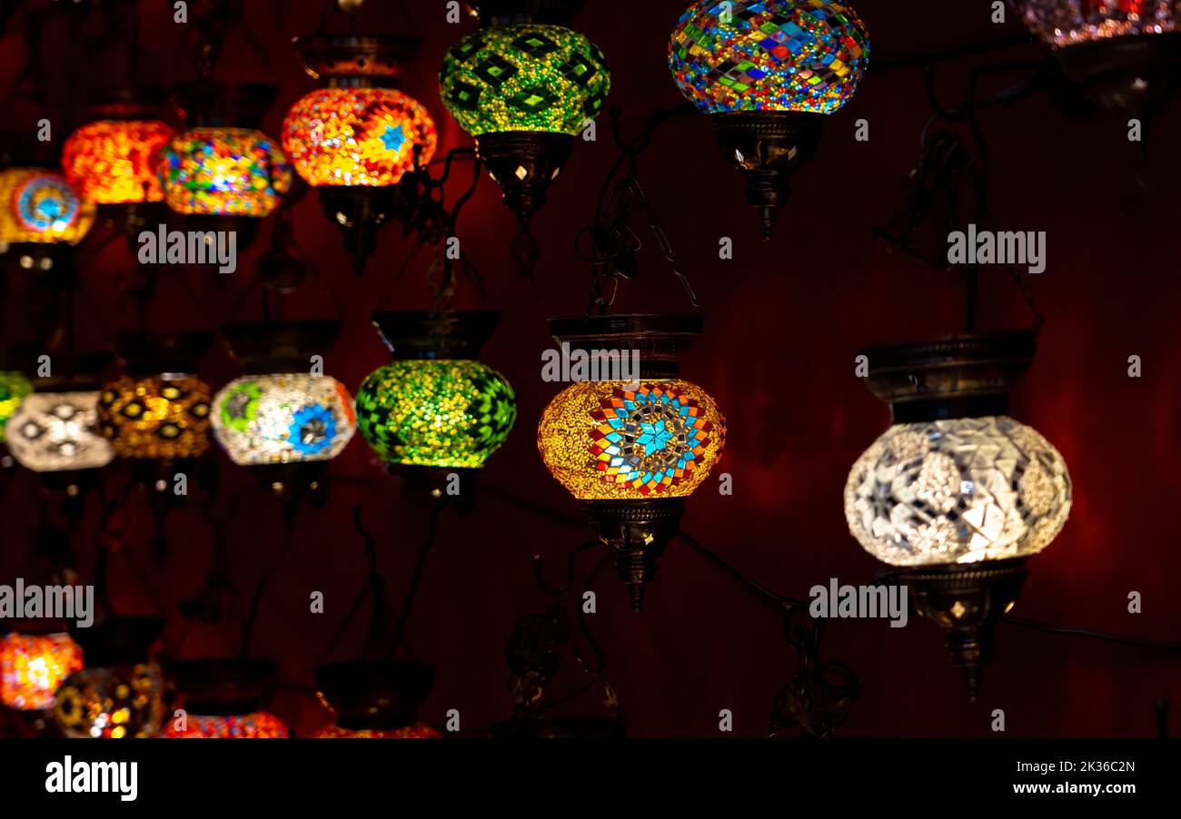 Lampe de Ramadan traditionnelle avec arrière-plan flou Banque D'Images