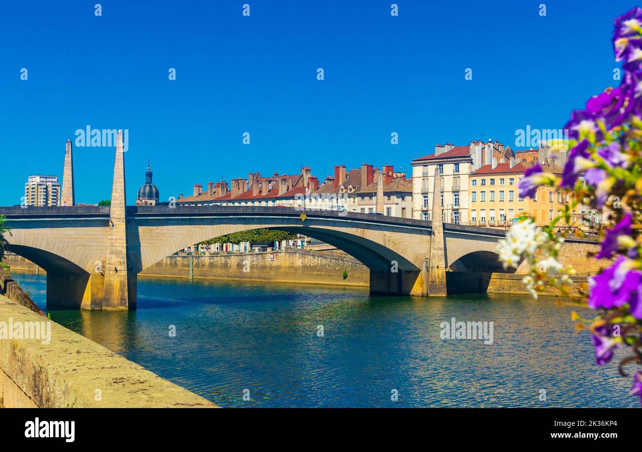 Ville de Chalon-sur-saône, pont Saint-Laurent et cathédrale Saint-Vincent, construit entre 1090 et 1520 Banque D'Images Ville de Chalon-sur-saône, pont Saint-Laurent et cathédrale Saint-Vincent, construit entre 1090 et 1520 Banque D'Images