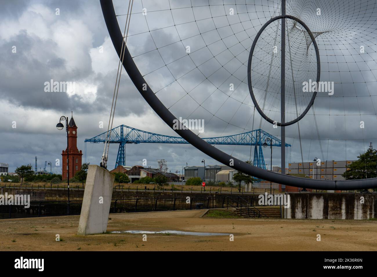 Tees Pont transporter et Sculpture Temenos, Middlesbrough Riverside Banque D'Images