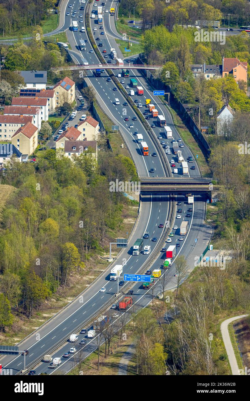 Vue aérienne, embouteillage sur l'autoroute A42, sortie Herne-Wanne, Unser Fritz, Herne, région de Ruhr, Rhénanie-du-Nord-Westphalie, Allemagne, autoroute, DE, Europe, Tr Banque D'Images