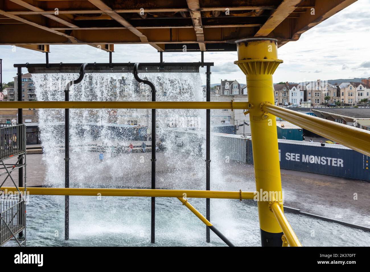 Voir Monster est une plate-forme pétrolière à la retraite de la mer du Nord transformée en une œuvre d'art publique, Weston Super Mare, Somerset, Royaume-Uni Banque D'Images