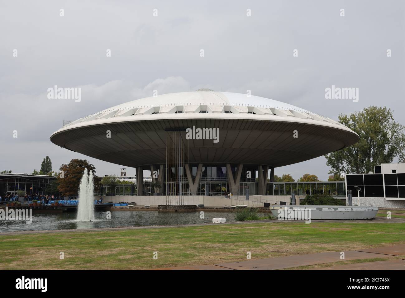 L'emblématique Evoluon d'Eindhoven, aux pays-Bas, un bâtiment en forme de soucoupe volante Banque D'Images