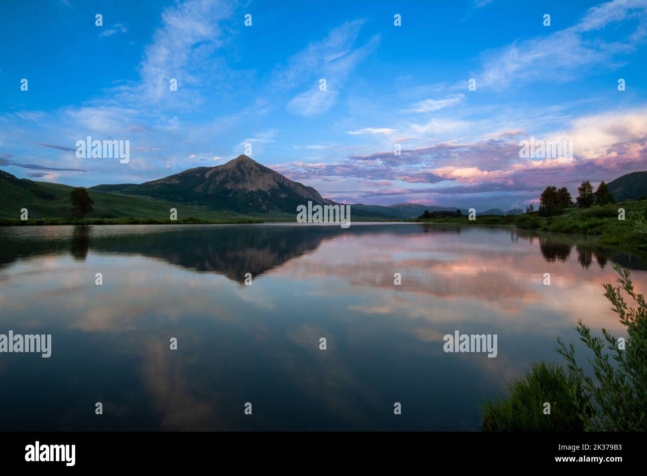 Coucher de soleil sur le lac Peanut à l'extérieur de Crested Butte Banque D'Images