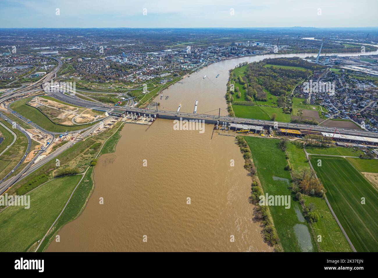 Vue aérienne, chantier de construction du pont du Rhin de Leverkusen avec remplacement et élargissement à huit voies de l'autoroute A1, Rhin, Merkenich, Cologne, Rhinel Banque D'Images