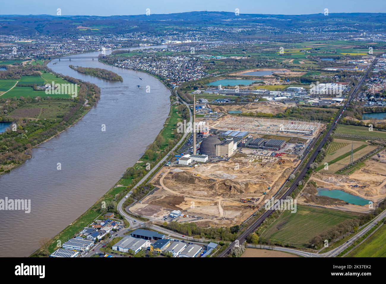 Vue aérienne, centrale nucléaire KKW Mülheim-Kärlich au Rhin avec déconstruction et travaux de démolition, ancienne centrale nucléaire, décommissi Banque D'Images Vue aérienne, centrale nucléaire KKW Mülheim-Kärlich au Rhin avec déconstruction et travaux de démolition, ancienne centrale nucléaire, décommissi Banque D'Images