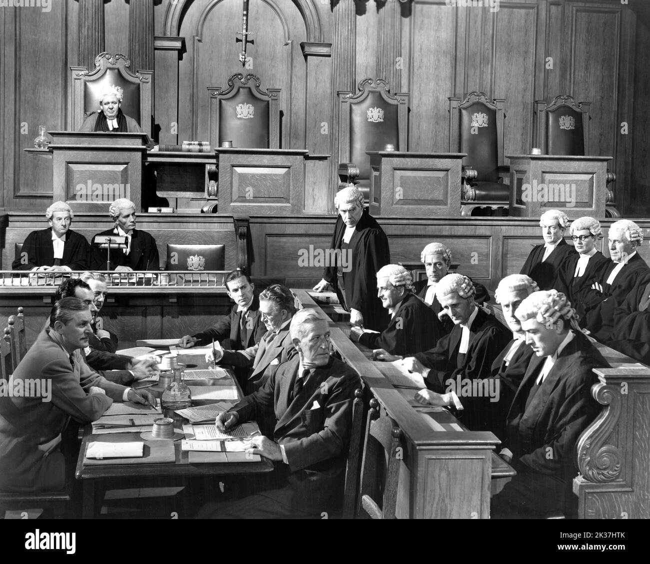 CHARLES LAUGHTON LEO G. CARROLL et GREGORY PECK dans L'AFFAIRE PARADINE 1947 réalisateur ALFRED HITCHCOCK roman Robert Hitchins adaptation Alma Reville scénario David O. Selznick musique Franz Waxman costumes Travis Banton Vanguard films / Selznick International Pictures Banque D'Images