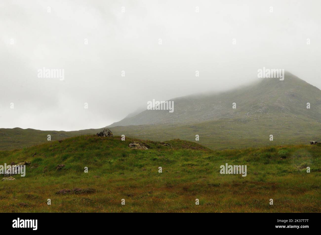 Hat man den Bahnhof von corr verlassen, wird man sofort von der rauhen aber wunderbar schönen Landschaft der schottischen Highlands im Rannoch Moor Banque D'Images