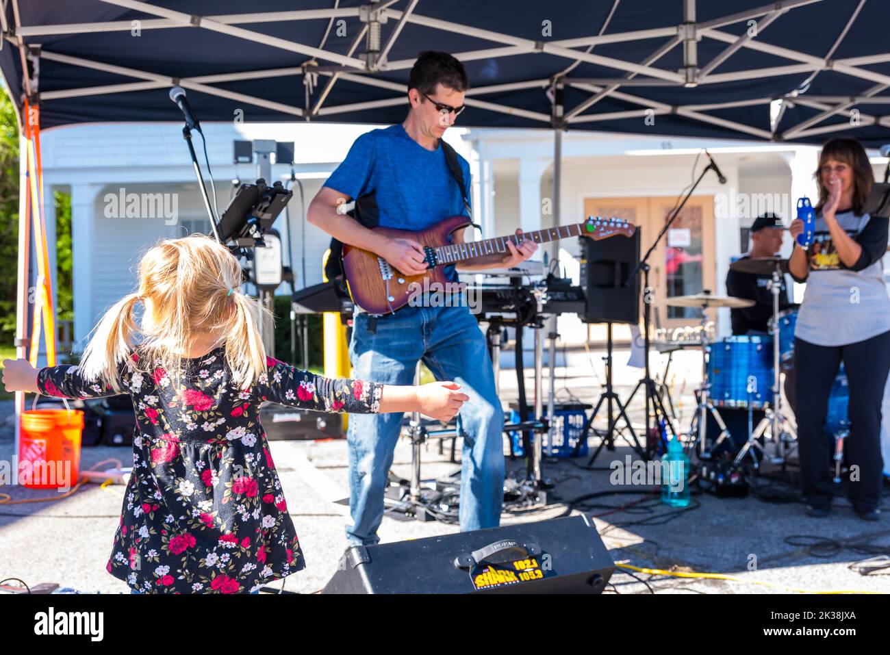 Impact, un groupe de Boston, qui se produit au West Concord Porchfest