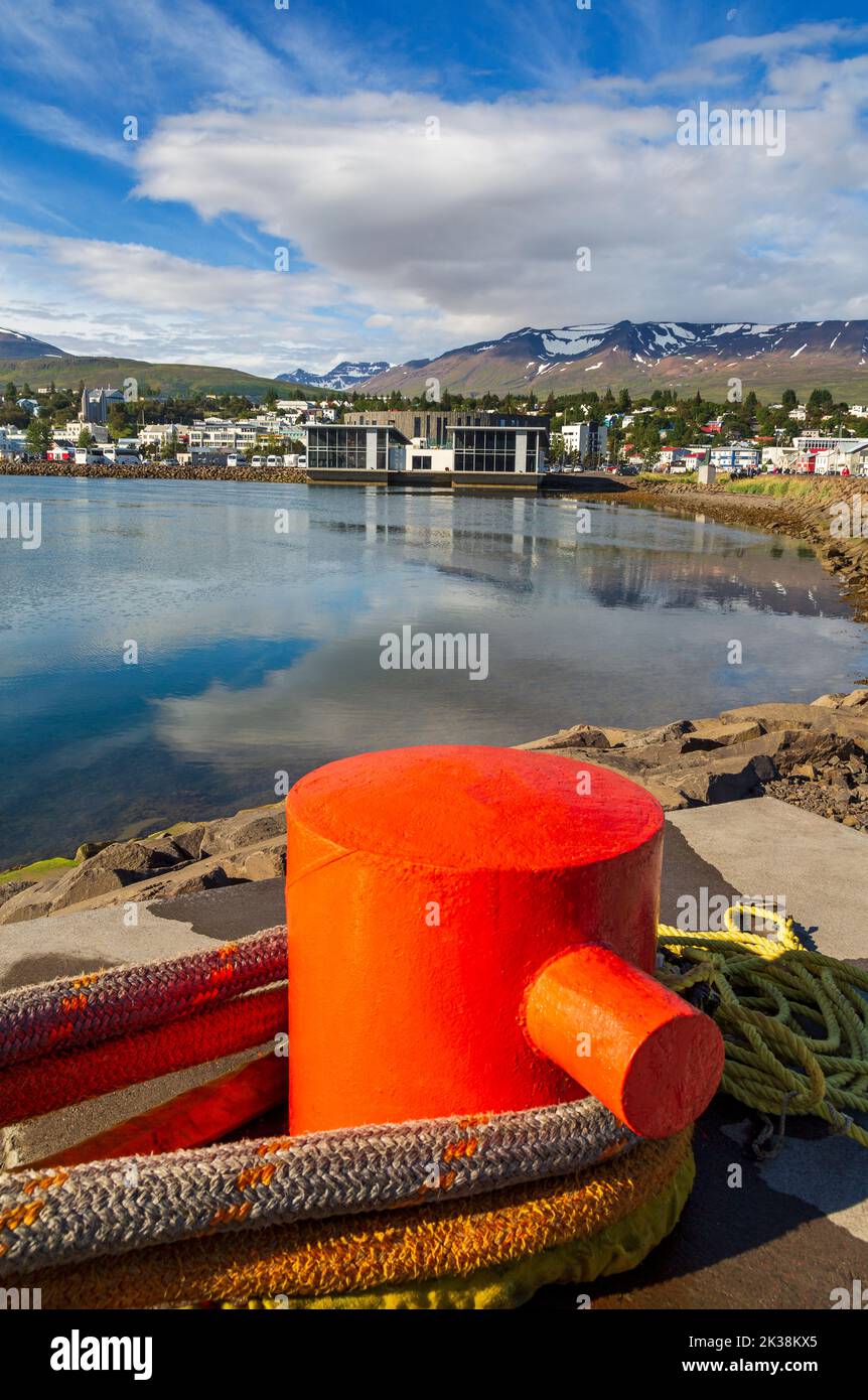 Bollard pour l'amarrage des navires de croisière, Akureyri, Islande, Europe Banque D'Images
