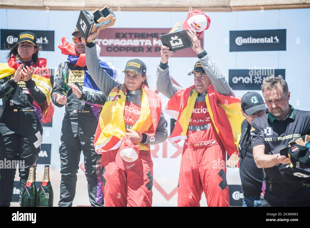 Antofagasta, Chili. 25th septembre 2022. 9/25/2022 - Laia Sanz (ESP)/Carlos Sainz (ESP), Acciona | Sainz XE Team, fêtez sur le podium lors du Extreme E Copper X-Prix à Antofagasta, Chili. (Photo par Charly Lopez/Motorsport Images/Sipa USA) crédit: SIPA USA/Alay Live News Banque D'Images