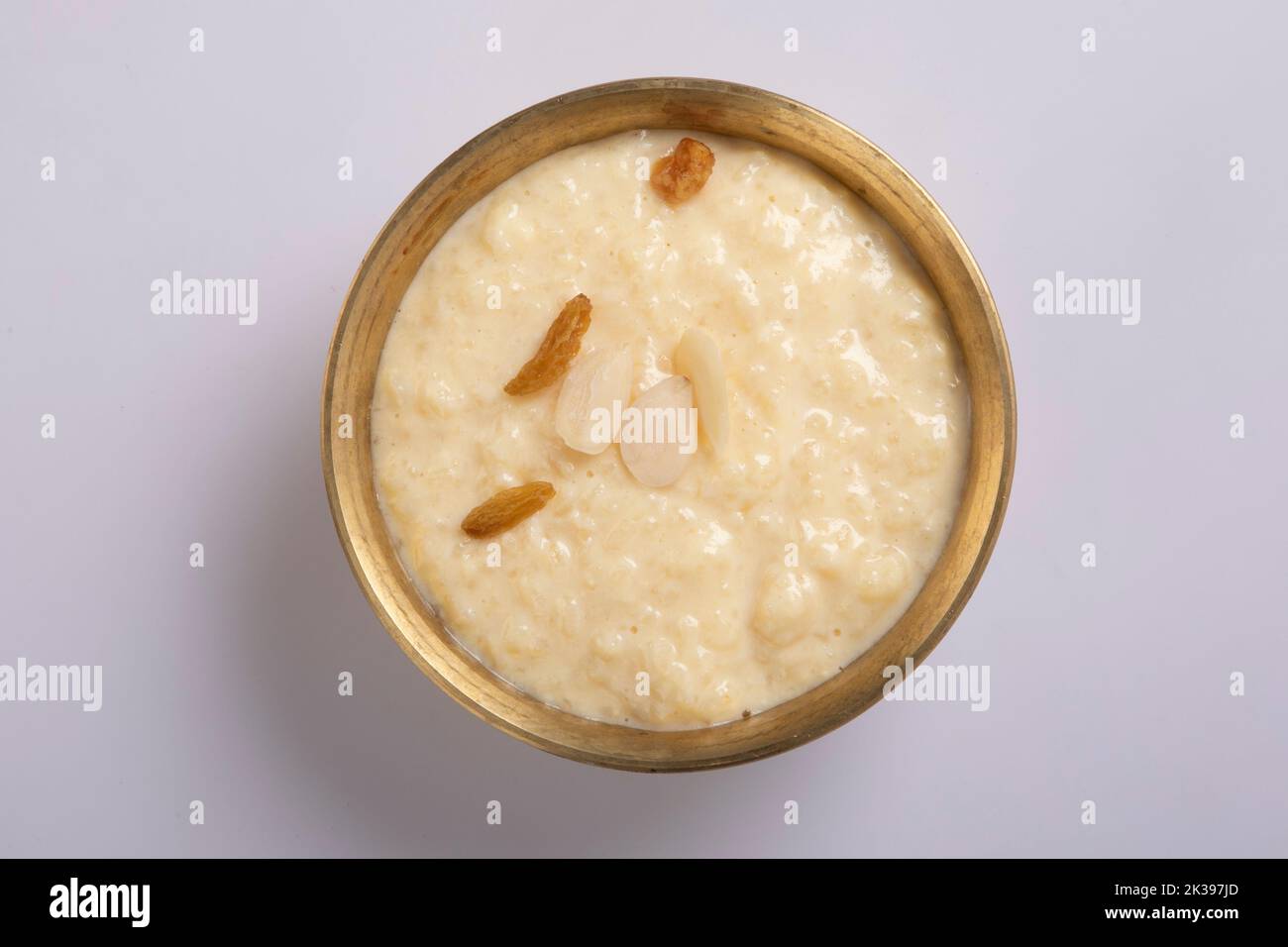 payes kheer arometicc riz pudding isolé sur blanc Banque D'Images