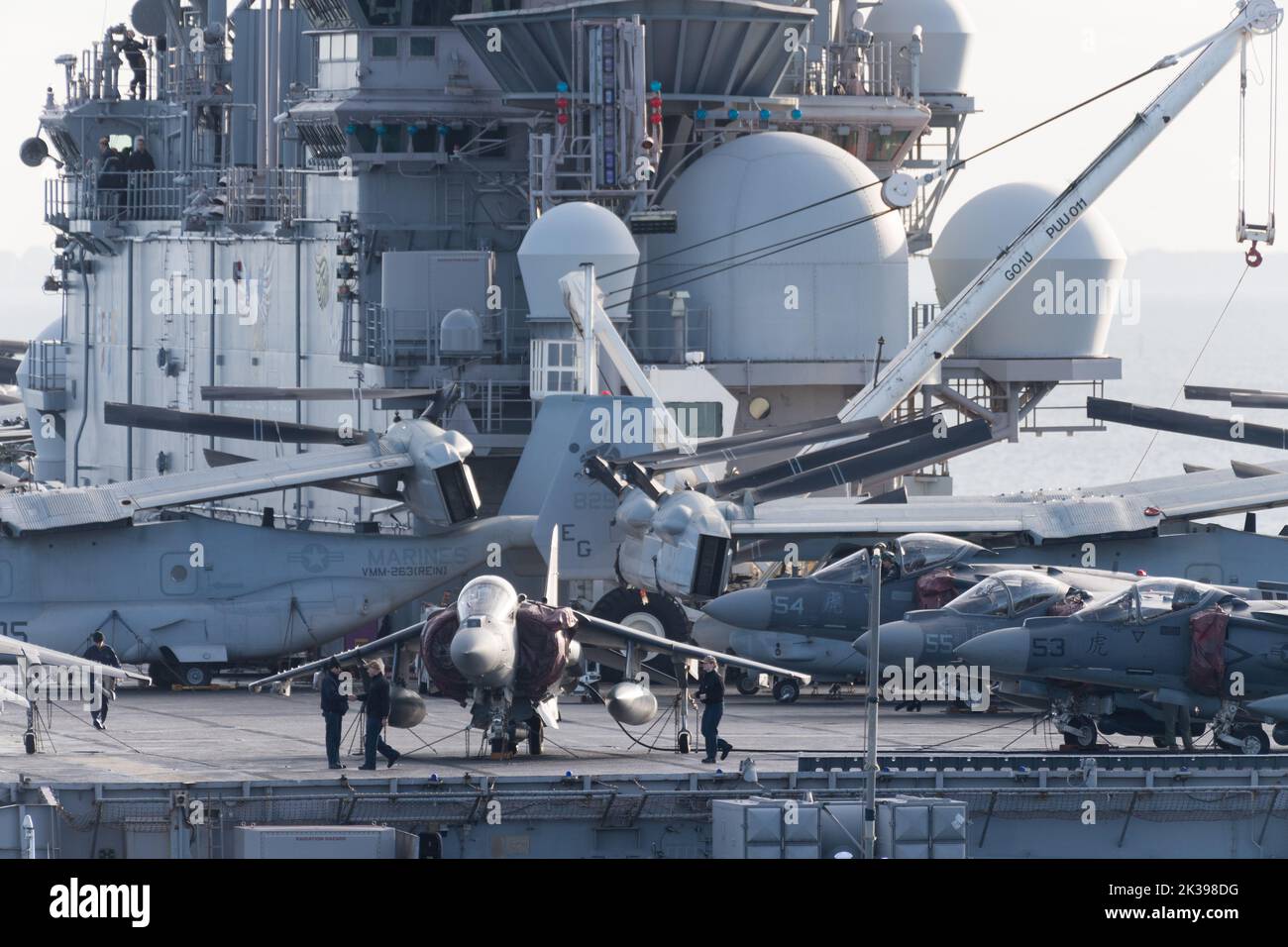 McDonnell Douglas AV-8B Harrier II V/STOL avion d'attaque au sol sur la marine américaine un navire d'assaut amphibie de classe Wasp USS Kearsarge (LHD-3) dans le port de Gdyn Banque D'Images