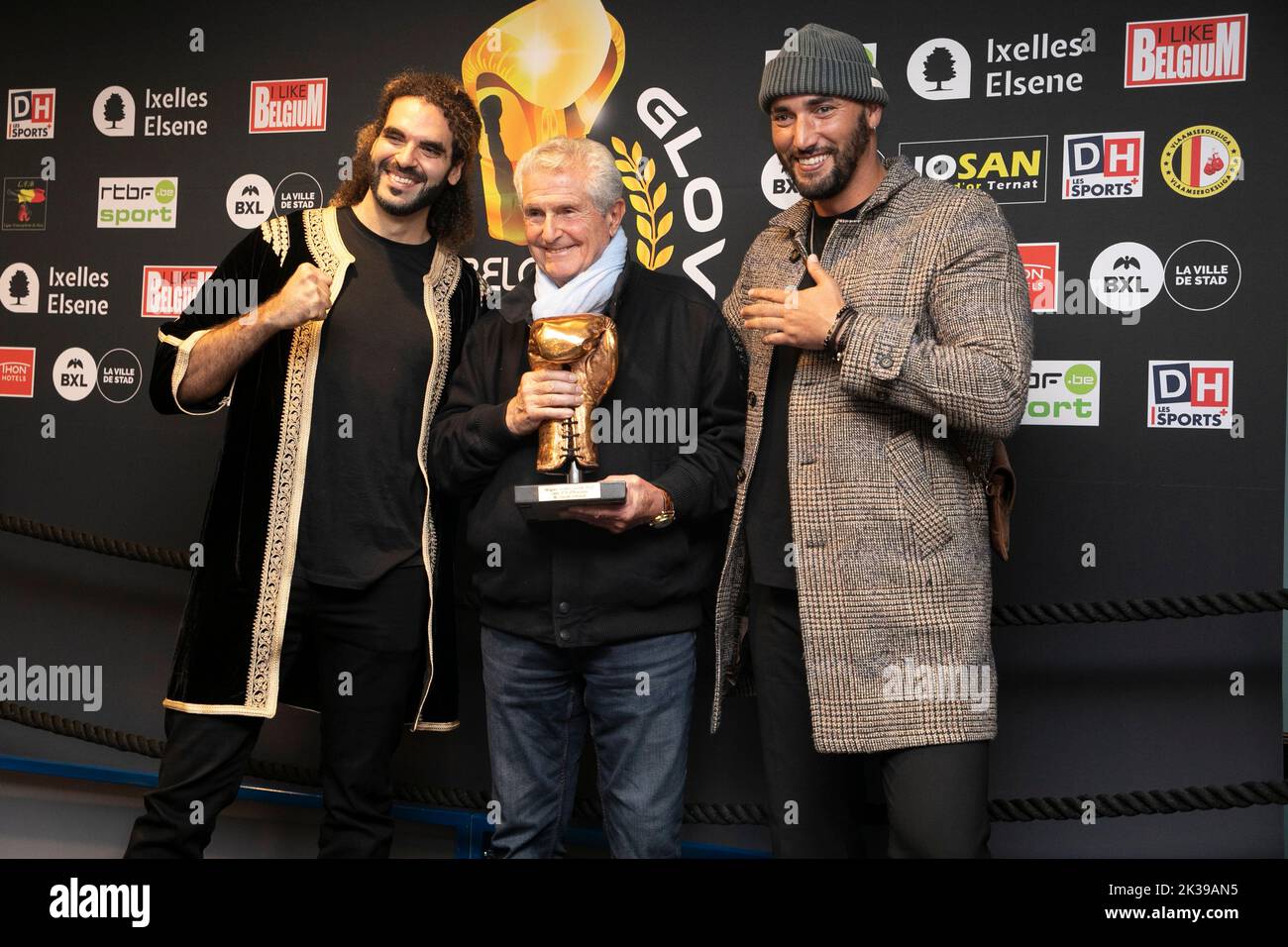 le réalisateur Adil El Arbi, le réalisateur Claude Lelouch et le réalisateur Bilal Fallah photographiés lors du spectacle de boxe Golden Gloves, dimanche 25 septembre 2022 à Bruxelles. BELGA PHOTO HATIM KAGHAT Banque D'Images