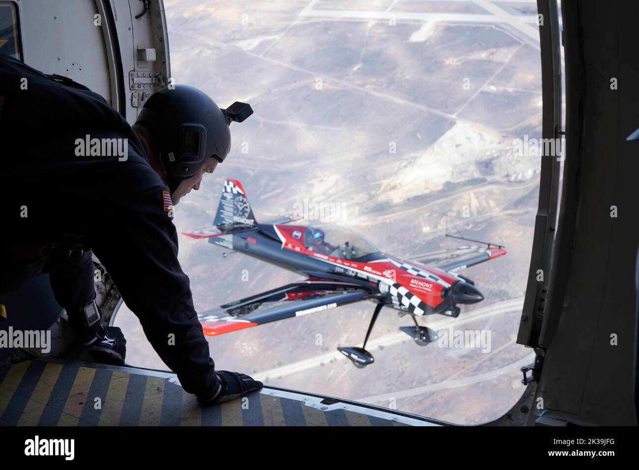 Combinaison De Parachutisme Golden Knights, Armée, Taille M, Noire, Avec Patchs Rares #8, Fabriquée Aux US