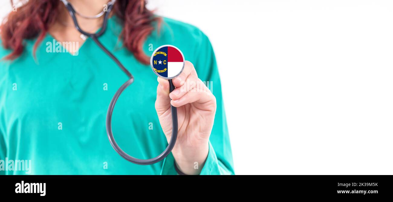 Système national de santé de Caroline du Nord, femme médecin de Caroline du Nord avec stéthoscope Banque D'Images