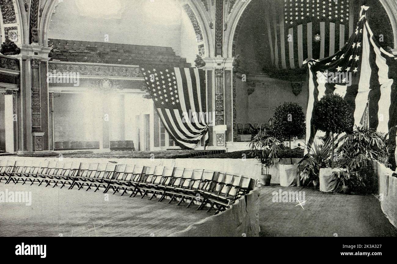 Scène de l'assassinat du président William McKinley à l'intérieur du Temple de la musique. L'endroit où il a été tourné est marqué d'un X, près du coin inférieur droit de l'image. Banque D'Images