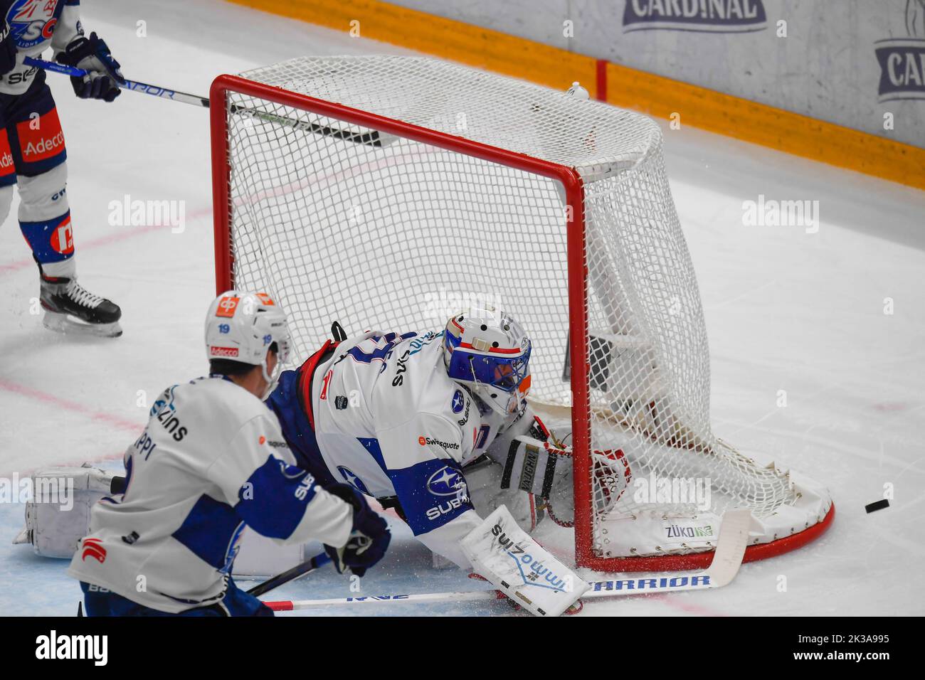 Lausanne, Suisse. 09th mai 2022. Simon Hrubec (gardien de but) de ZSC Lions (11) est en action pendant le Derby 1st de la saison 2022-2023 implique Lausanne HC et les Lions ZSC de la saison 2022-2023 de la Ligue nationale suisse avec les Lions HC et ZSC de Lausanne. (Photo par Eric Dubost/Pacific Press) crédit: Pacific Press Media production Corp./Alay Live News Banque D'Images