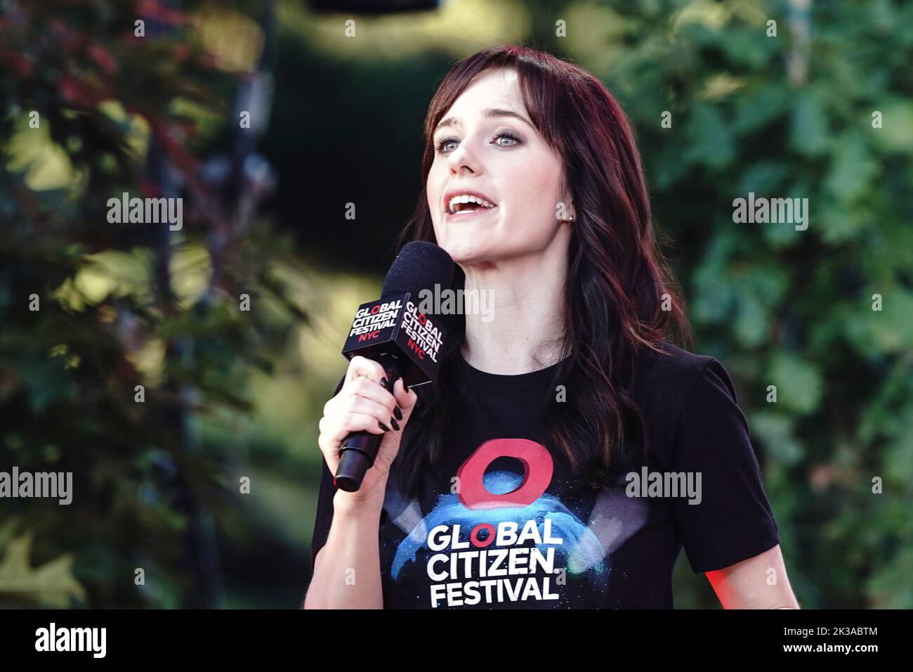 New York, NY - 24 septembre 2022 : Rachel Brosnahan parle au Global