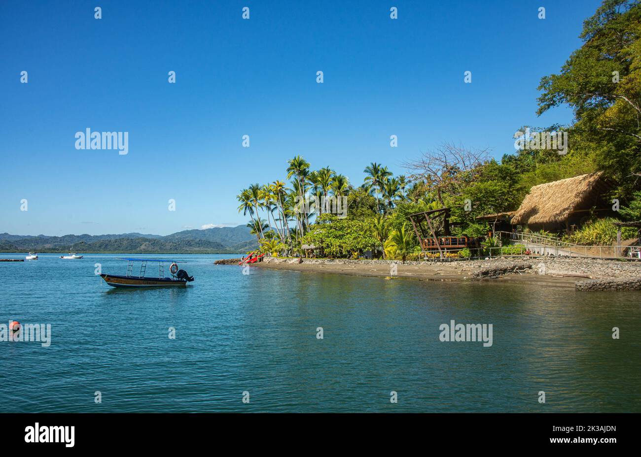 Vue sur Isla Chiquita Glamping Resort, Isla Jesusita, Golfe de Nicoya, Costa Rica Banque D'Images