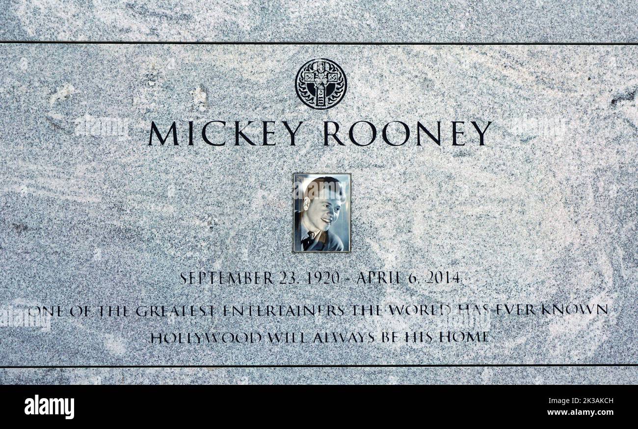 Los Angeles CA : tombe de Mickey Rooney au cimetière Hollywood Forever. Crédit: Ron Wolfson / MediaPunch Banque D'Images
