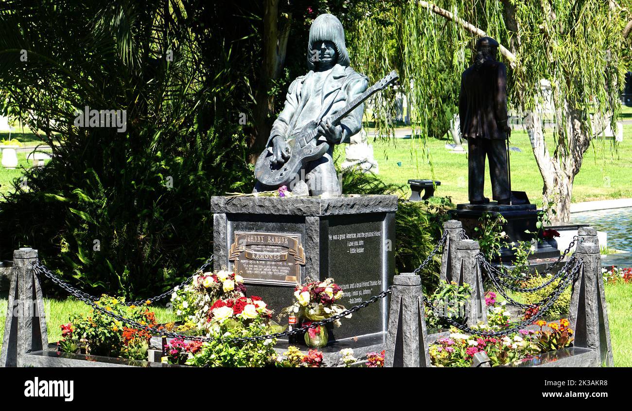 Los Angeles CA : tombe de Johnny Ramone au cimetière Hollywood Forever. Crédit: Ron Wolfson / MediaPunch Banque D'Images