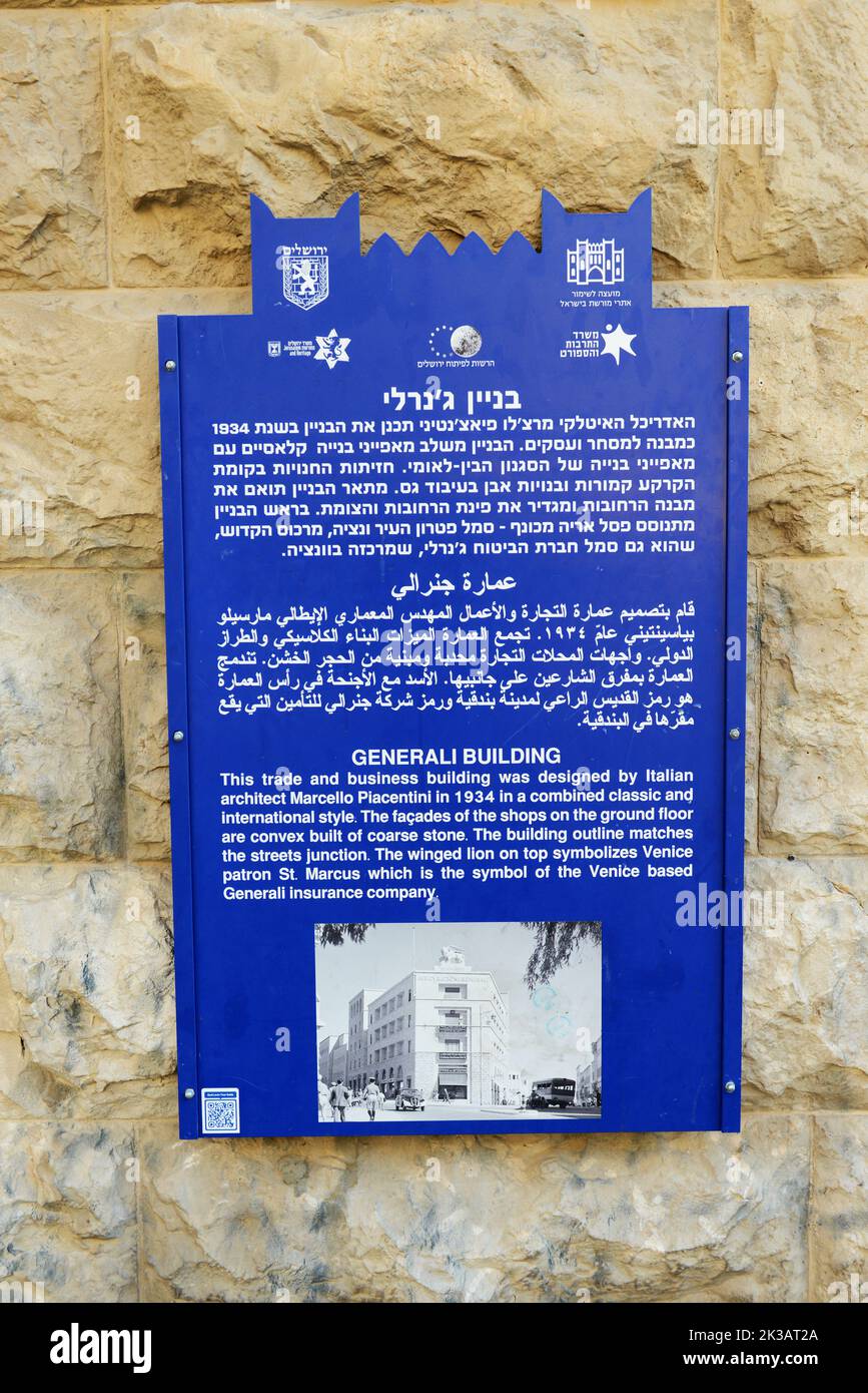 Tableau d'explication sur le bâtiment Generali à Jérusalem, Israël. Banque D'Images