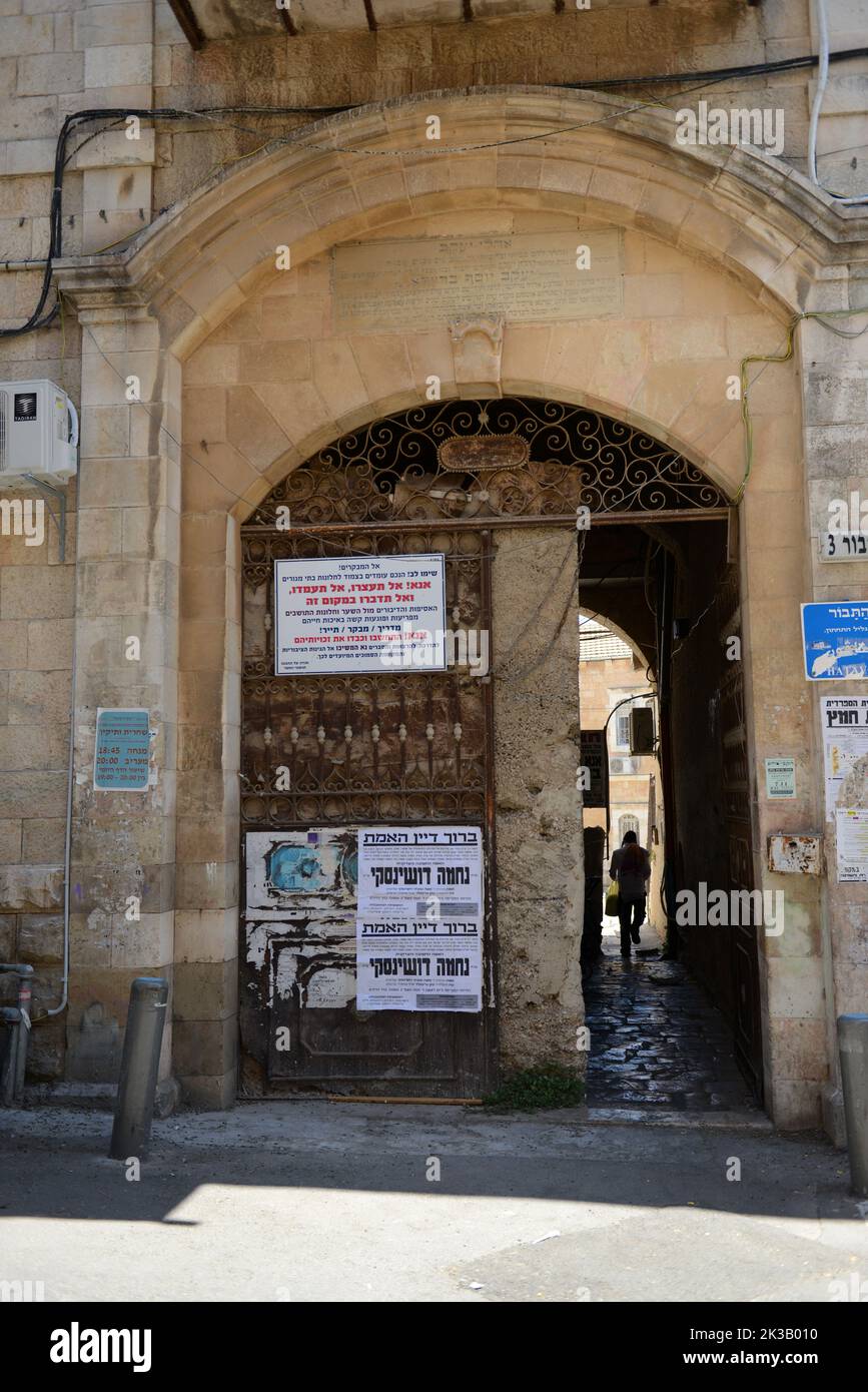 Bâtiments historiques dans la cour traditionnelle du quartier de Nachlaot , Jérusalem, Israël. Banque D'Images