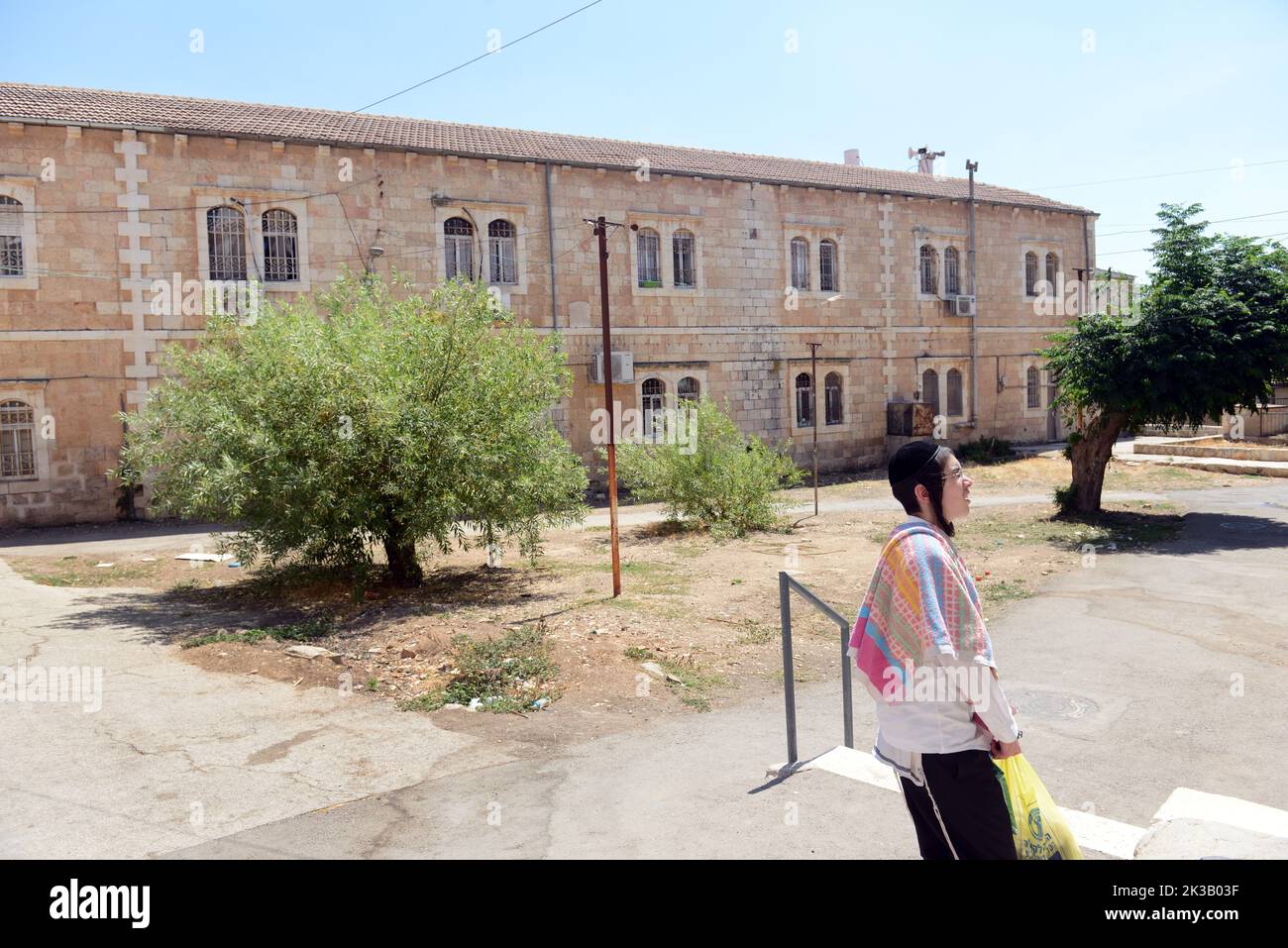 Bâtiments historiques dans la cour traditionnelle du quartier de Nachlaot , Jérusalem, Israël. Banque D'Images