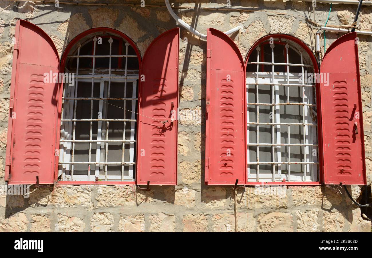 Bâtiments historiques dans la cour traditionnelle du quartier de Nachlaot , Jérusalem, Israël. Banque D'Images