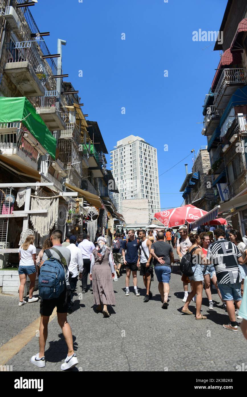 Le marché dynamique de Mahane Yehuda à Jérusalem, en Israël. Banque D'Images