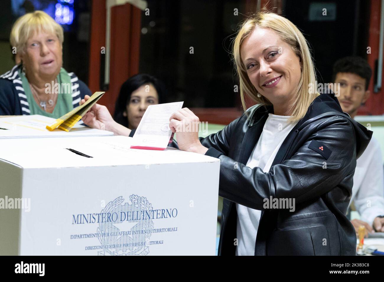 25 septembre 2022, Rome, Italie : Leader du parti d'extrême-droite italien Fratelli d'Italia (Frères d'Italie), GIORGIA MELONI arrive à voter dans un bureau de vote alors que le pays vote pour les élections législatives, l'extrême-droite étant attendue pour la première fois depuis la deuxième Guerre mondiale à la tête de la troisième économie de la zone euro ANSA/MASSIMO PERCOSSI (image de crédit : © ANSA via ZUMA Press) Banque D'Images