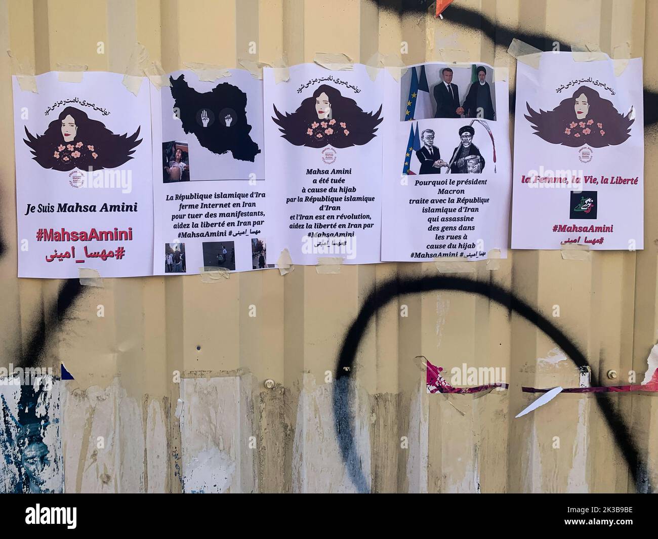 Affiches en soutien à Masha Amini, tuée par la police iranienne, Lyon, France Banque D'Images