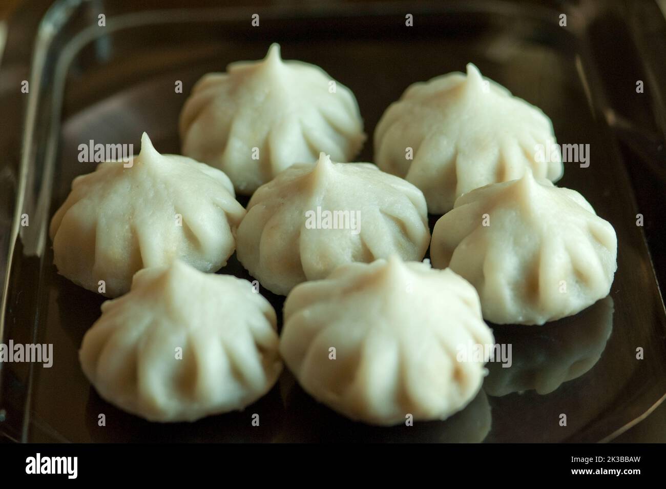 Cuisine indienne sucrée à la vapeur Ukdiche Modak Maharstrian en Inde Banque D'Images