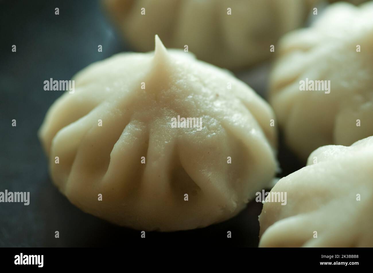 Cuisine indienne sucrée à la vapeur Ukdiche Modak Maharstrian en Inde Banque D'Images