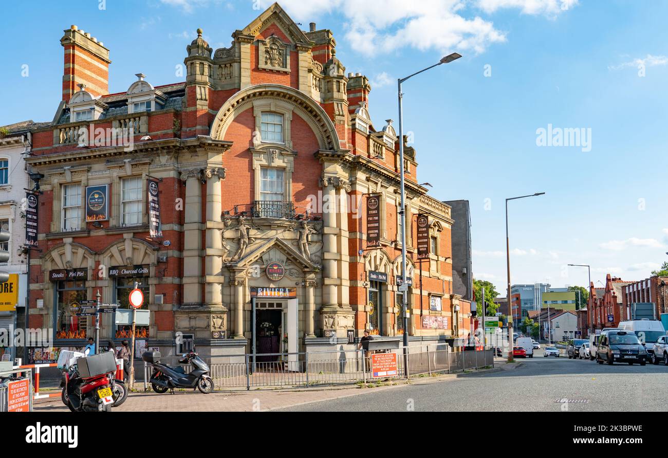 Riviera Mediterranian Restaurant, 257 Grange Road, Charing Cross, Birkenhead, Wirral. À l'origine, la banque du Nord et du Sud du pays de Galles. Pris en septembre 2022. Banque D'Images