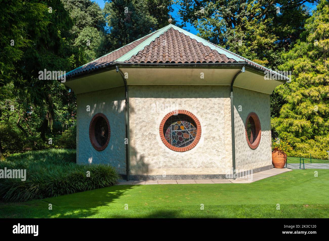 Pavillon dans les jardins botaniques de la Villa Taranto, Verbania, Piémont, Italie, Europe Banque D'Images