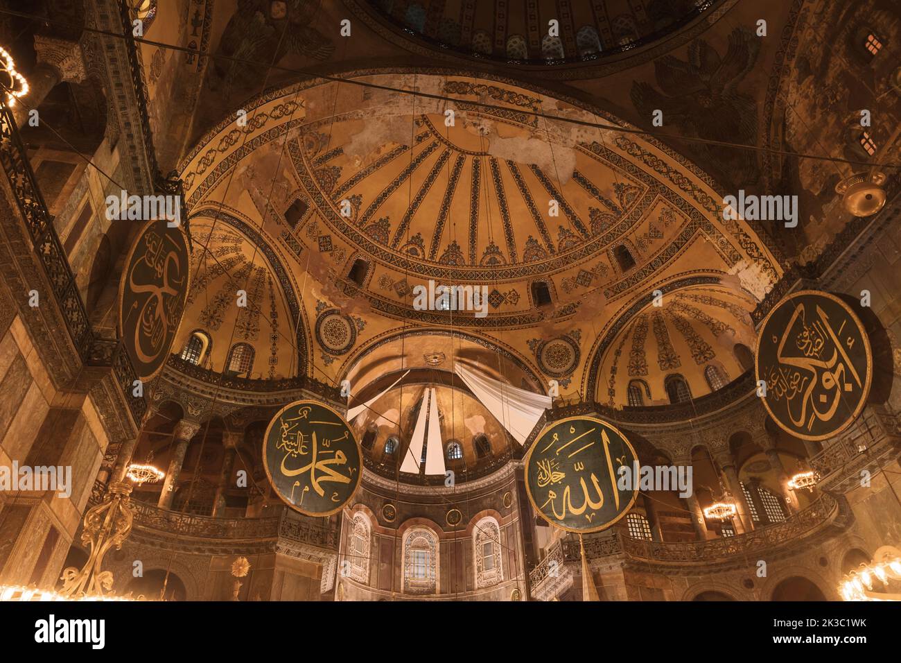 Photo de fond islamique. Vue de l'intérieur de Sainte-Sophie ou de la mosquée Ayasofya. Ramadan ou kandil ou lalat al-qadr ou fond islamique. Istanbul T Banque D'Images