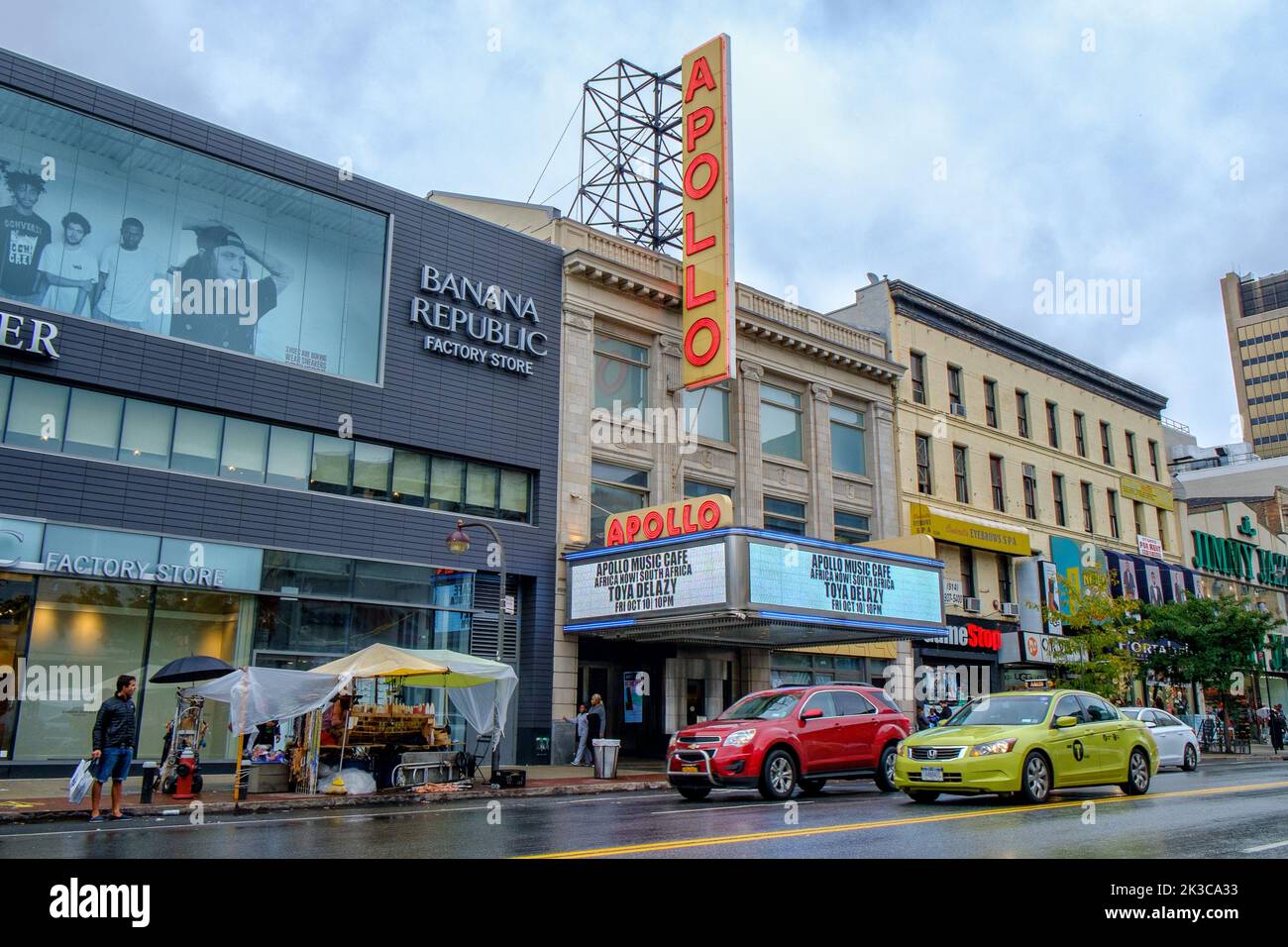 Théâtre Apollo légendaire à Harlem, New York. Le théâtre a présenté de nombreux artistes de musique de couleur célèbres dans le monde entier. Banque D'Images