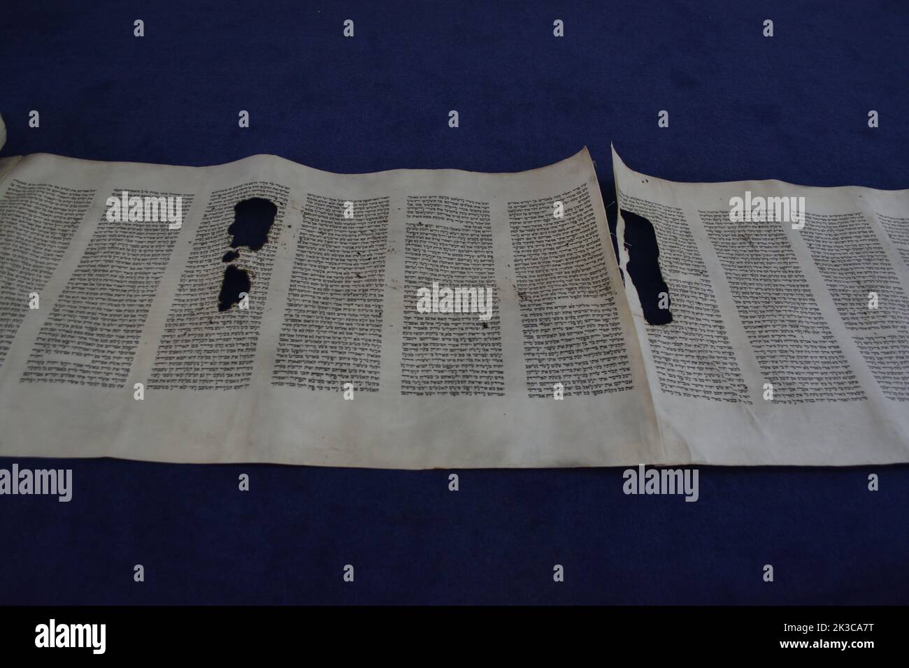 Freudental, Synagogue : livre de voluez Old torah gros plan. Peuple juif Torah. La Torah- les cinq premiers livres des Écritures juives Banque D'Images