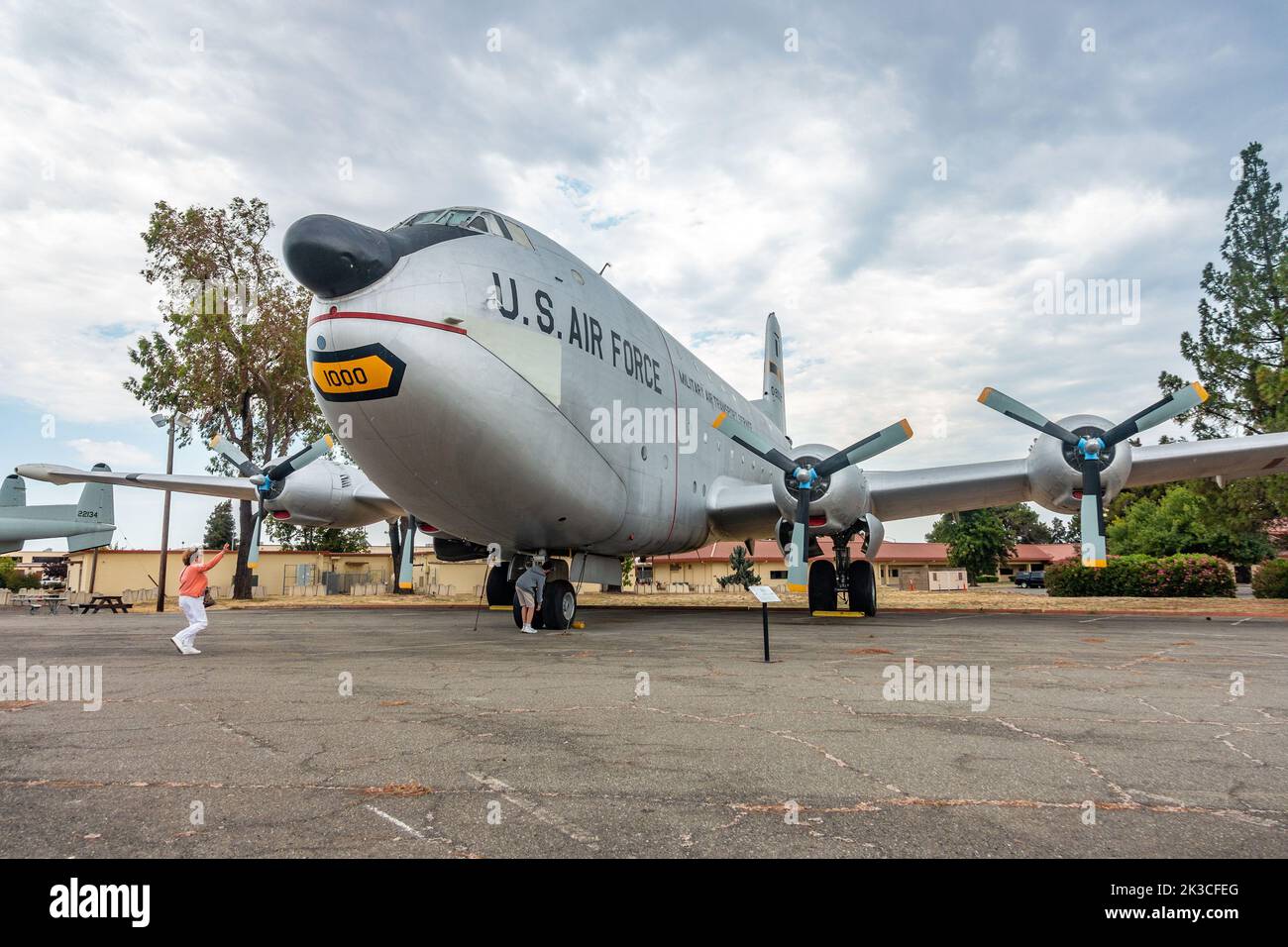 Un avion de transport américain Douglas C-124 Globemaster exposé à la base aérienne de Travis, en Californie, aux États-Unis Banque D'Images