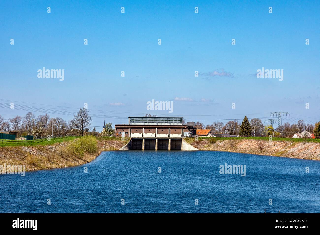 Usine de stockage par pompage de Niederwartha, arrivée d'eau dans le bassin supérieur, réservoir d'Oberwartha Banque D'Images