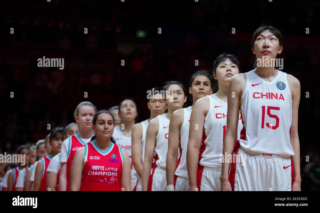 Sydney, Australie. 26th septembre 2022. Les joueurs de Chine (R) sont vus avant un match du Groupe A entre la Chine et Porto Rico lors de la coupe du monde de basket-ball 2022 de la FIBA pour femmes à Sydney, en Australie, le 26 septembre 2022. Credit: Hu Jingchen/Xinhua/Alay Live News Banque D'Images