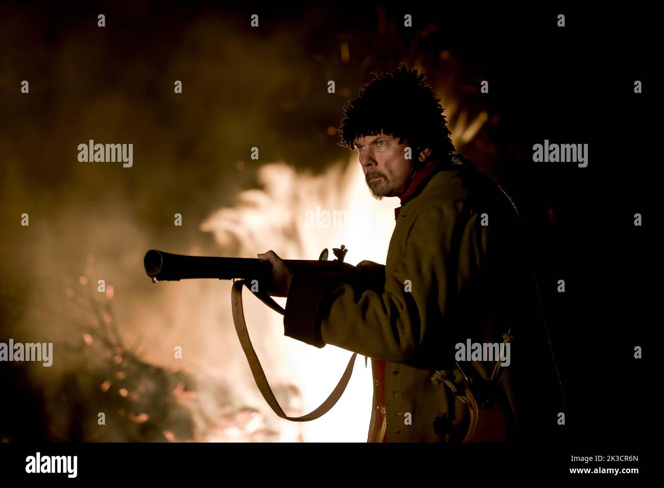 Interprétation de 17th / 18th siècle pirate interprétation de caractère de lecture d'un blunderbuss Banque D'Images